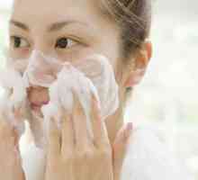 Curățați fața de acnee din casă