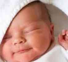 Ceea ce are nevoie copilul în prima lună de viață pentru dezvoltarea sa normală