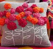 Accesoriu elegant - floare tricotată cu ace de tricotat