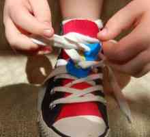 Cum de a învăța un copil să cravată șireturile în multe privințe în mod independent?