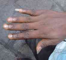 Au unghiile lungi pe micile degete ale oamenilor?
