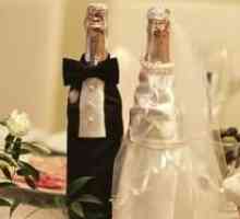 Decorarea originală a unei sticle de șampanie pentru nuntă.