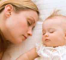 Pro și contra situației în care un copil dormește cu mama lui. Cum să-l scoateți de la asta
