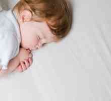 De ce copilul transpiră în timpul somnului?