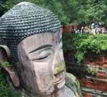 Statuia lui Buddha Maitreya