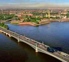 Podul Trinity este un simbol nobil al orașului Sankt Petersburg