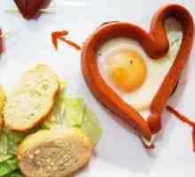 Micul dejun cu dragoste: cârnați sub formă de inimă cu un ou