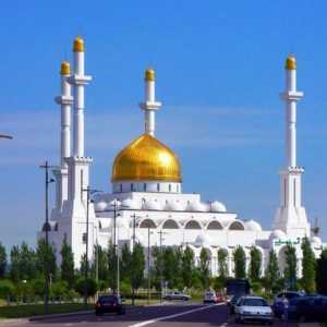 Obiectivele stepei kazahului. Moscheea din Almaty este partea centrală a culturii islamice din Asia