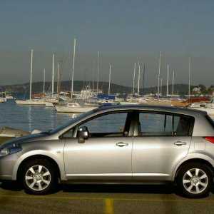 Hatchback `Nissan Tiida` - o noutate remarcabilă a industriei auto japoneze