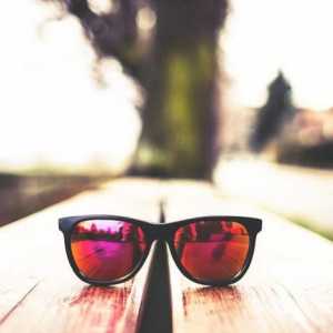 Cum de a alege ochelari de modă pentru vedere și de protecție solară? Cele mai bune modele