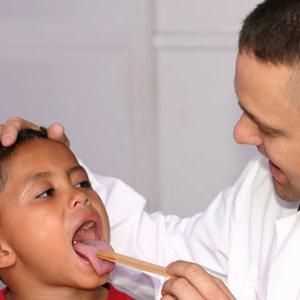 Cum sa alegi un tratament pentru faringita la un copil