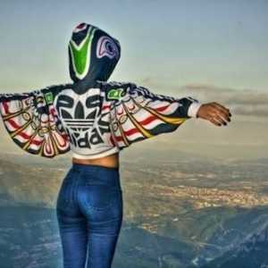 Costum sport femeie `Adidas` ca o alternativă la o pastilă magică