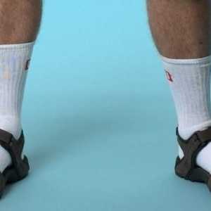Sandale pentru bărbați cu șosete - nu este la modă