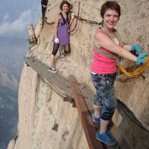 Traseul pietonal de deces pe Muntele Huashan - o călătorie pentru adrenalină și impresii