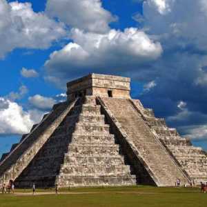 Piramidele din Chichen Itza din Mexic