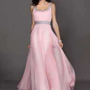 O rochie roz este un model pentru persoanele romantice.