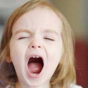 De ce apare mirosul de acetonă din gură la copii?