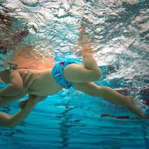 Scutece pentru înot: puteți să vă scăldați bebelușul fără jena!