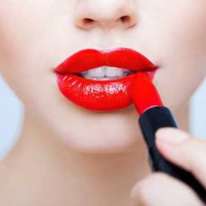 Corect make-up cu buzele roșii pentru blonde și brunet