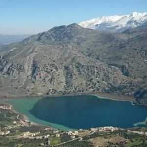 Ai ajuns în Creta? Nu uitați de Lacul Kournas!