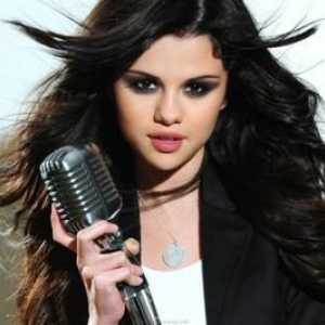 Selena Gomez: greutatea, înălțimea și parametrii figurii unei fete talentați