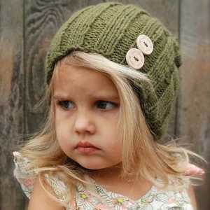 Hat pentru fete cu ace de tricotat: schițe și descrieri pentru începători