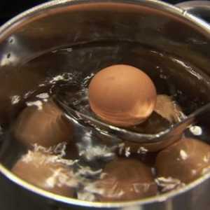 Câte minute să fiarbă ouăle fierte? Cât de multe minute fac ouăle fierte?