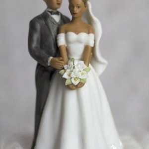 Figurina de nunta pe tort: ​​un accesoriu elegant