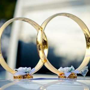 Inelele de nunta de pe masina cu mainile lor - pur si simplu si economic