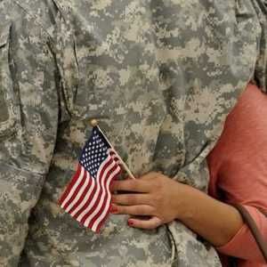Întoarcerea unui soldat iubit sau cum să întâlnești un tip din armată