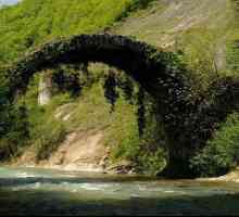 Podul Besletski - una dintre cele mai neobișnuite obiective turistice din Abhazia
