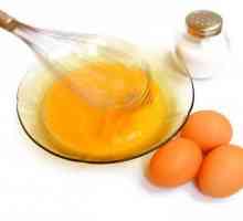 Oua prajite cu cârnați: cum să varieți un fel de mâncare
