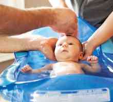 Cum se scaldă un nou-născut: temperatură, reguli și recomandări
