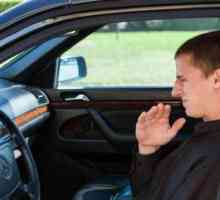 Cum se elimină mirosurile în mașină?