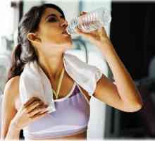 Începători: Pot să beau apă în timpul unui antrenament?