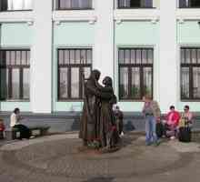 Monumentul "Adio al Slavului" la gara din Belarus din Moscova