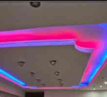 Plafonul de iluminat cu bandă LED. Benzi LED în tavan întins