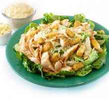 Salata `Temptation` cu pui și crotoni