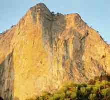 Rock-ul din Shaan-Kaya (Crimeea) așteaptă turiștii care visează să descopere ceva nou