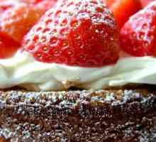 Tort cu căpșuni și smântână: secrete de coacere a bunicii