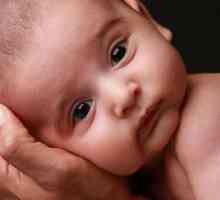 Câte luni începe copilul să țină capul: sfaturi pentru părinți