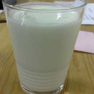 Acidofilina: beneficii și efecte negative asupra unui produs din lapte acru