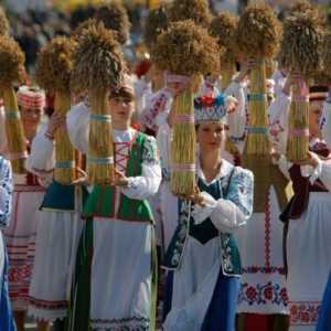 Costume naționale din Belarus (fotografie). Costumul național belarusian cu mâinile lor