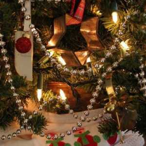 Margele pe pomul de Crăciun: regulile de bază ale decorării unui copac de Anul Nou