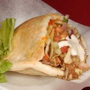 Fast food: rețetă shawarma, acasă cu pui gătit