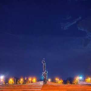 Care este diferența dintre Monumentul de glorie militară și de muncă din orașul Penza de la alții?