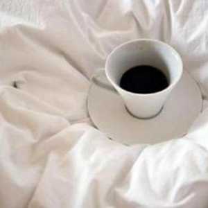 Cafeaua neagră dilată sau îngustă vasele de sânge?