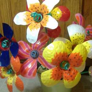 Flori din sticle de plastic: o clasă de master cu o descriere pas cu pas
