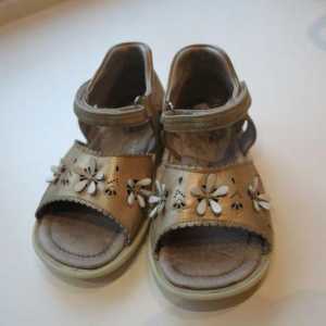 Pantofii pentru copii Tiflani garantează sănătatea copilului dumneavoastră
