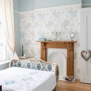 Design interior în dormitor în tonuri albastre